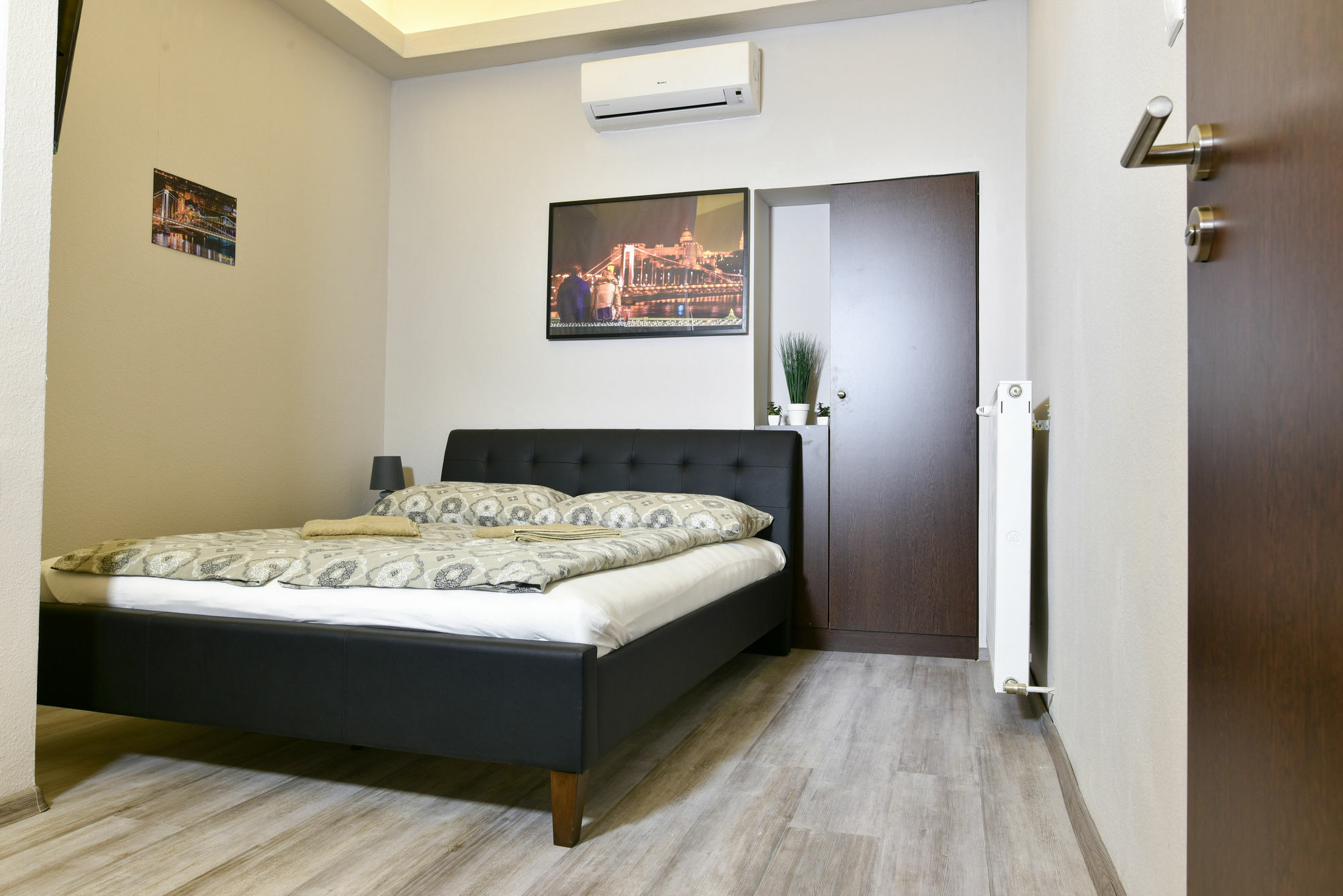 Corvin Point Rooms And Apartments Budapest Luaran gambar